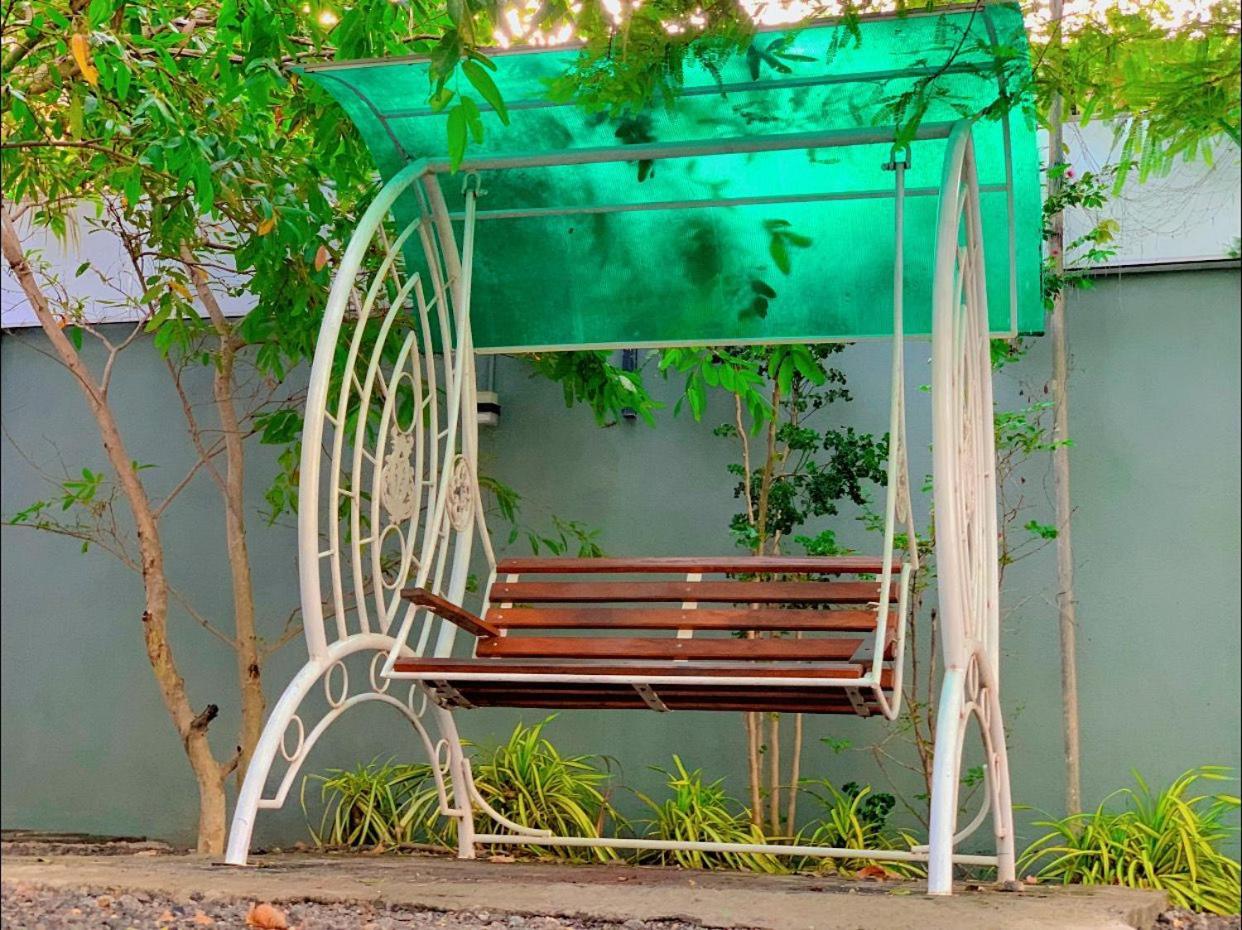Ud Garden Hotel Катарагама Екстериор снимка