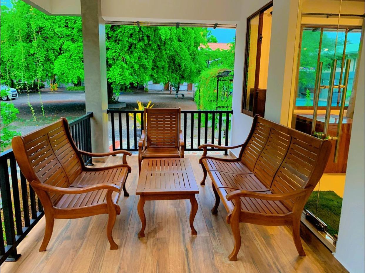 Ud Garden Hotel Катарагама Екстериор снимка
